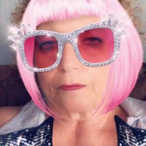 Meet your Posher, Dee